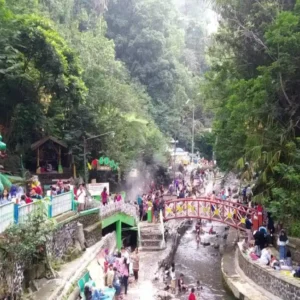 Inundação Repentina Indonésia Devastação em Guci, Tegal