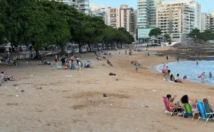 Lixo nas praias de Guarapari: impactos, leis e como agir