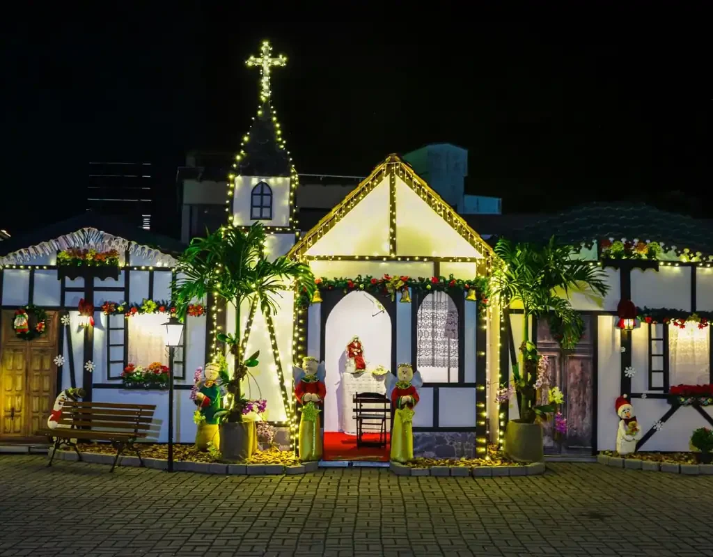 Natal no ES: Onde ver luzes e horários da Missa do Galo hoje (24)