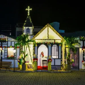 Natal no ES: Onde ver luzes e horários da Missa do Galo hoje (24)