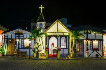 Natal no ES: Onde ver luzes e horários da Missa do Galo hoje (24)