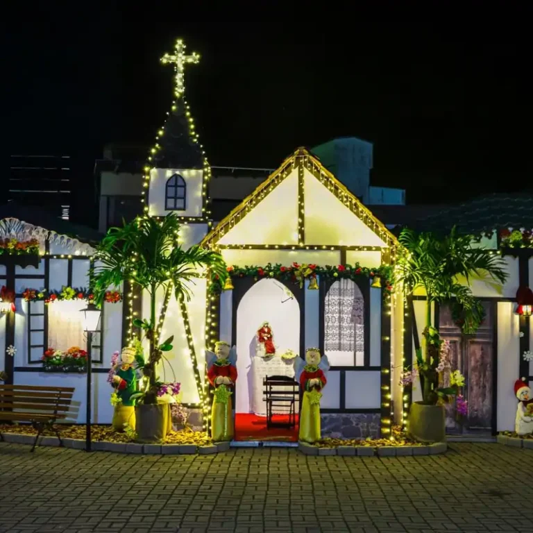 Natal no ES: Onde ver luzes e horários da Missa do Galo hoje (24)
