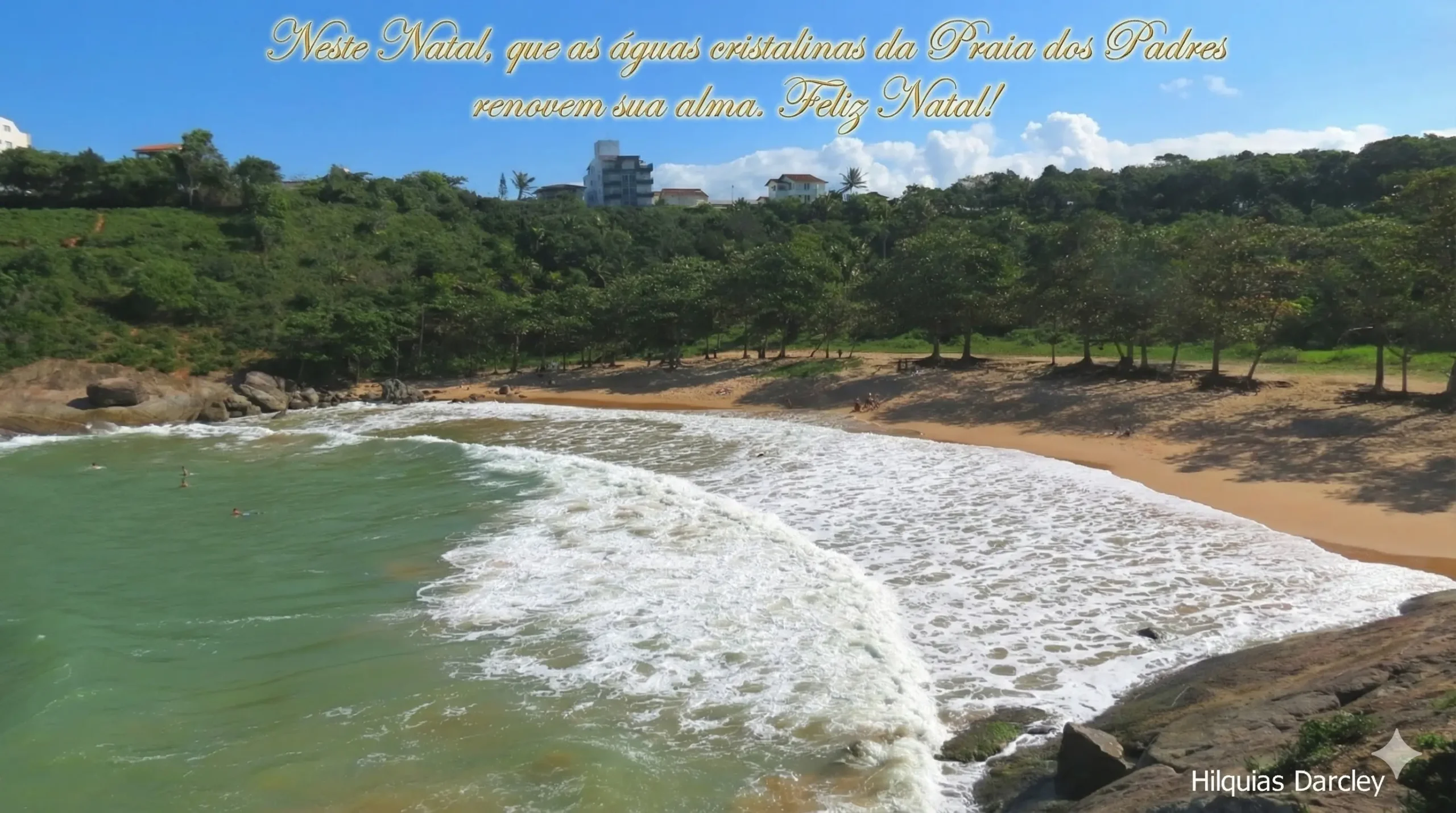 Neste Natal, que as águas cristalinas da Praia dos Padres renovem sua alma. Feliz Natal