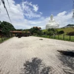 O Buda gigante de Ibiraçu visto de todos os ângulos