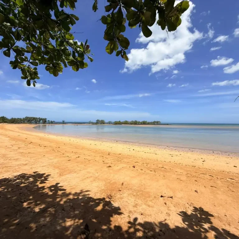 Praia Secreta de Aracruz, também conhecida como Praia do Descanso