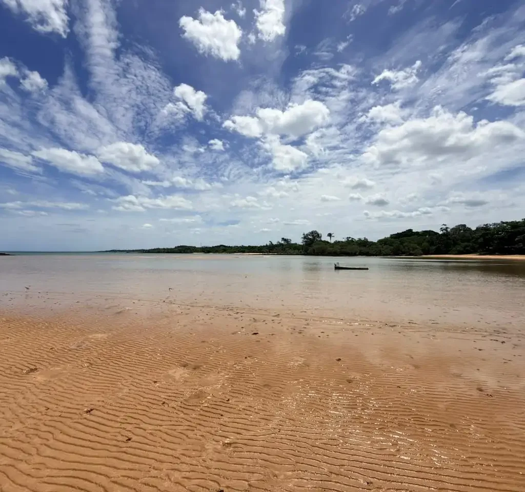 Praia Secreta de Aracruz, também conhecida como Praia do Descanso