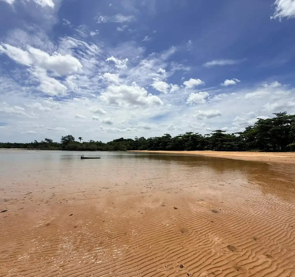 Praia Secreta de Aracruz, também conhecida como Praia do Descanso