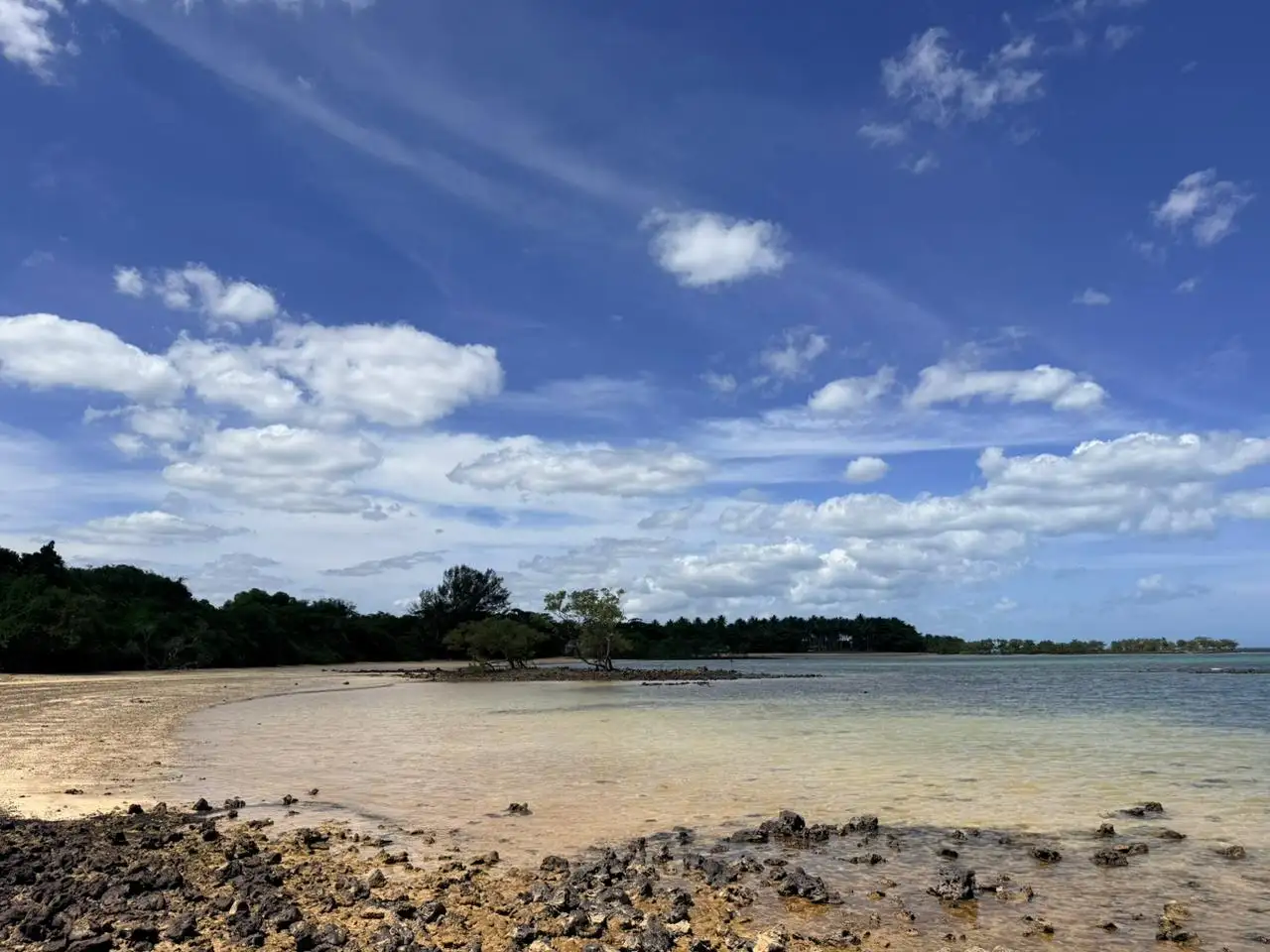 Praia Secreta de Aracruz, também conhecida como Praia do Descanso