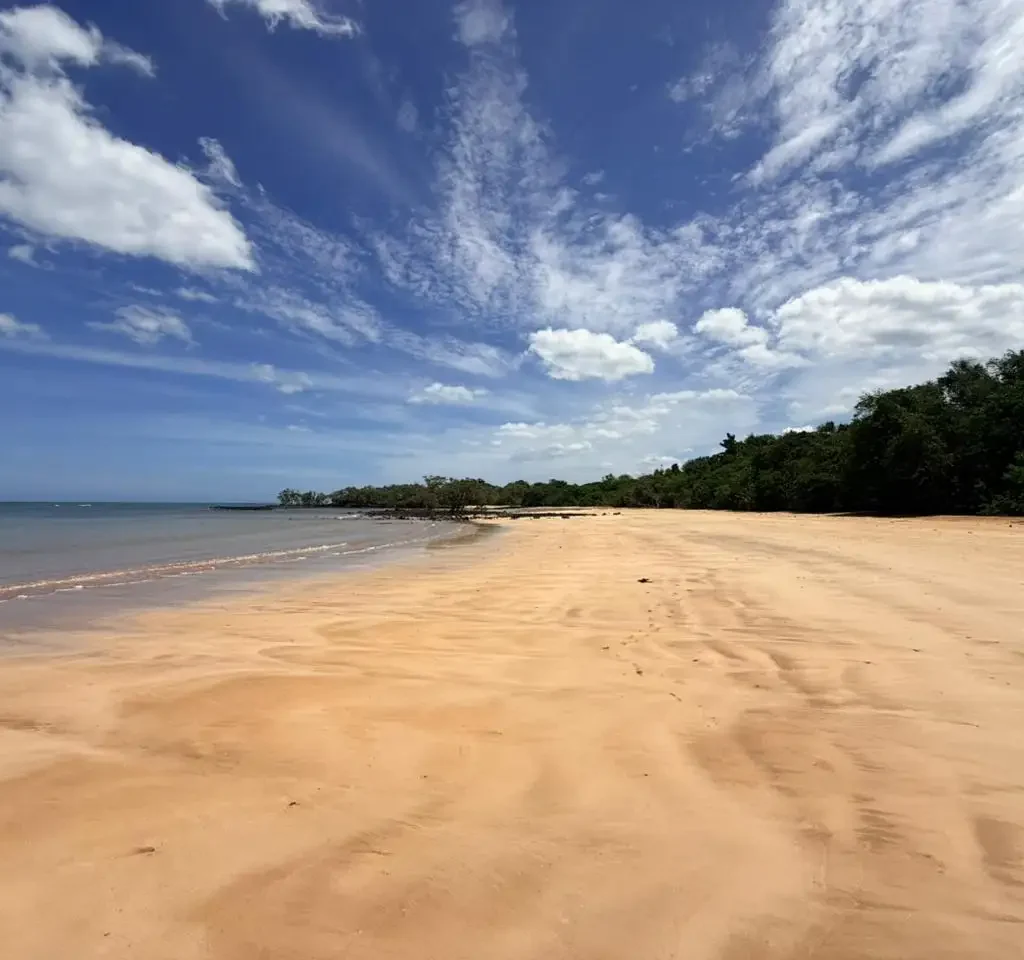 Praia Secreta de Aracruz, também conhecida como Praia do Descanso