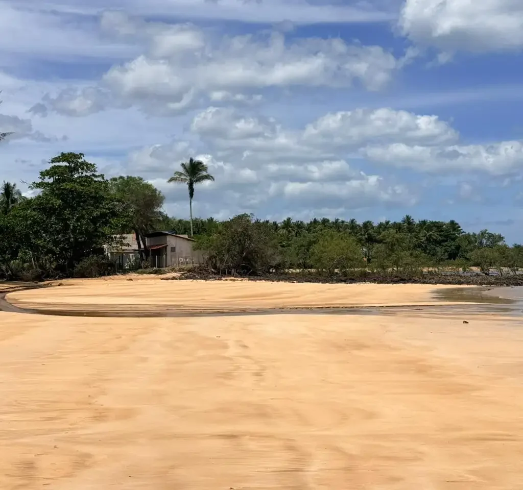 Praia Secreta de Aracruz, também conhecida como Praia do Descanso
