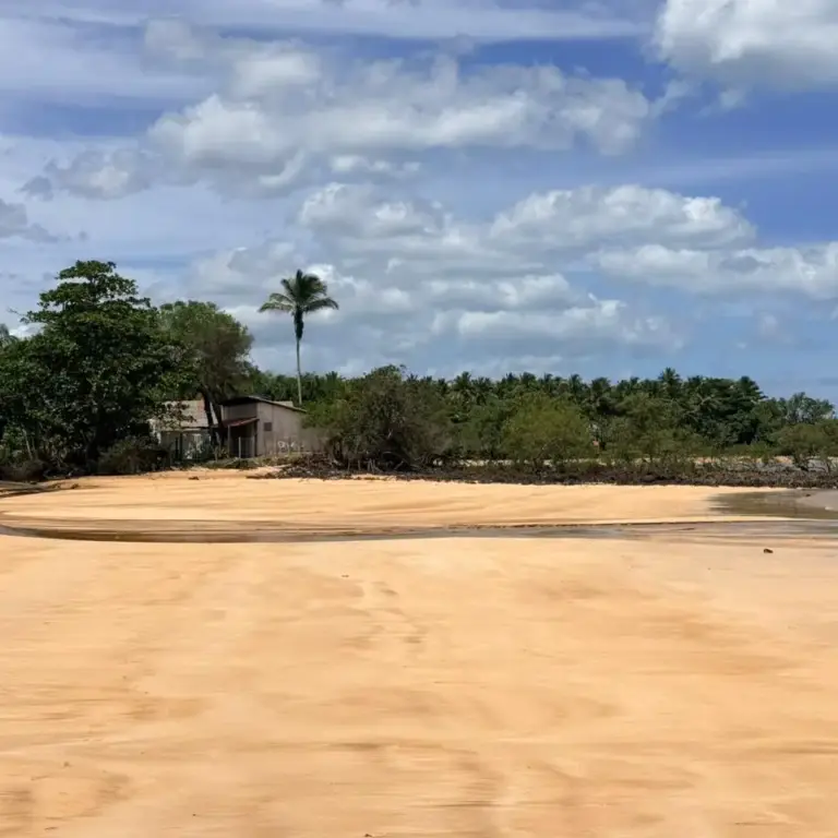 Praia Secreta de Aracruz, também conhecida como Praia do Descanso
