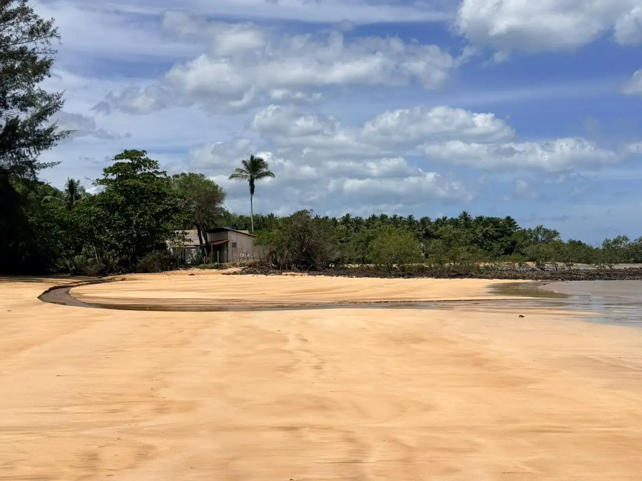 Praia Secreta de Aracruz, também conhecida como Praia do Descanso