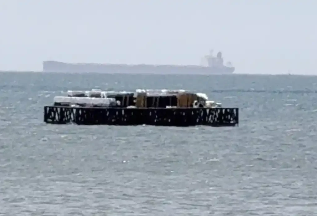 Réveillon Vitória 2026: Balsas de fogos já estão posicionadas em Camburi