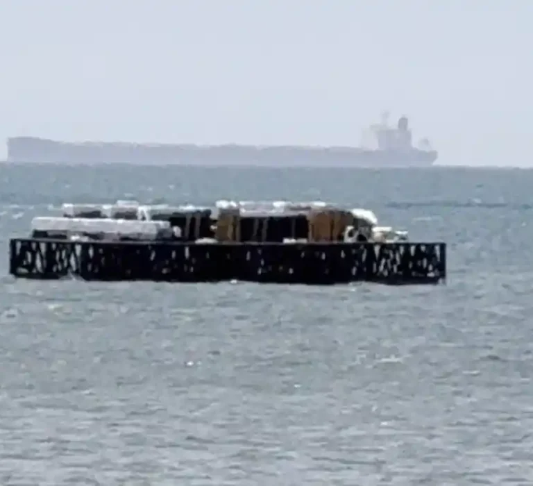 Réveillon Vitória 2026: Balsas de fogos já estão posicionadas em Camburi