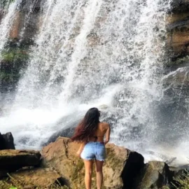 Fugir da praia lotada? Confira o roteiro com 5 cachoeiras incríveis a menos de 2h de Vitória. Tem opções com churrasco liberado e ideal para crianças.