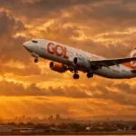 Avião da GOL Linhas Aéreas em decolagem, ilustrando a notícia da morte de seu fundador, Constantino Júnior.