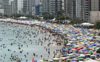 Imagens impressionam: Calor histórico de 40,4°C faz a Praia do Morro atingir lotação máxima. Veja os dados do INMET e o alerta para virada no tempo.