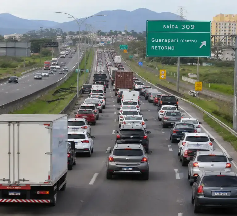 BR-101 e Rodovia do Sol: horários para evitar
