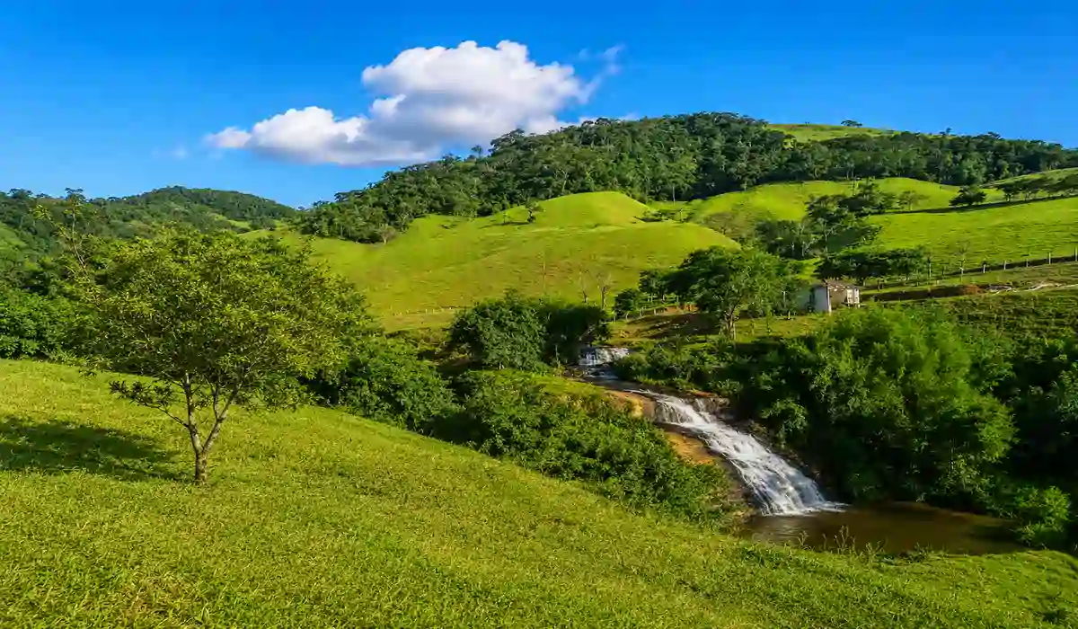 cachoeira em São José do Calçado com trilhas, mata atlântica e banho de natureza