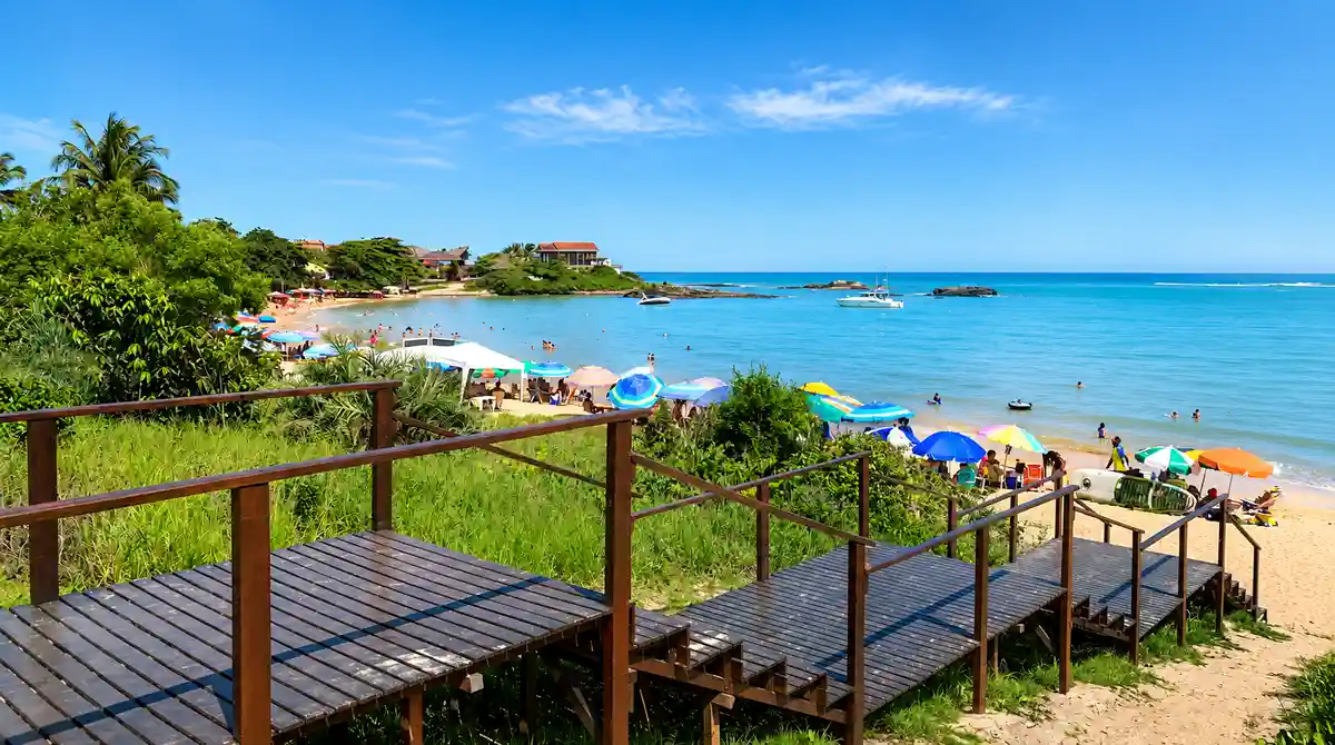 Praias de Bacutia, Peracanga e Guaibura na Enseada Azul em Guarapari