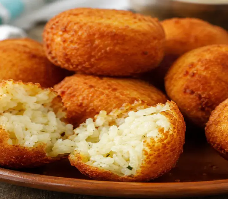 Bolinho de arroz: receita crocante e fácil