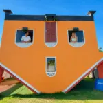 Casa de Cabeça Para Baixo
