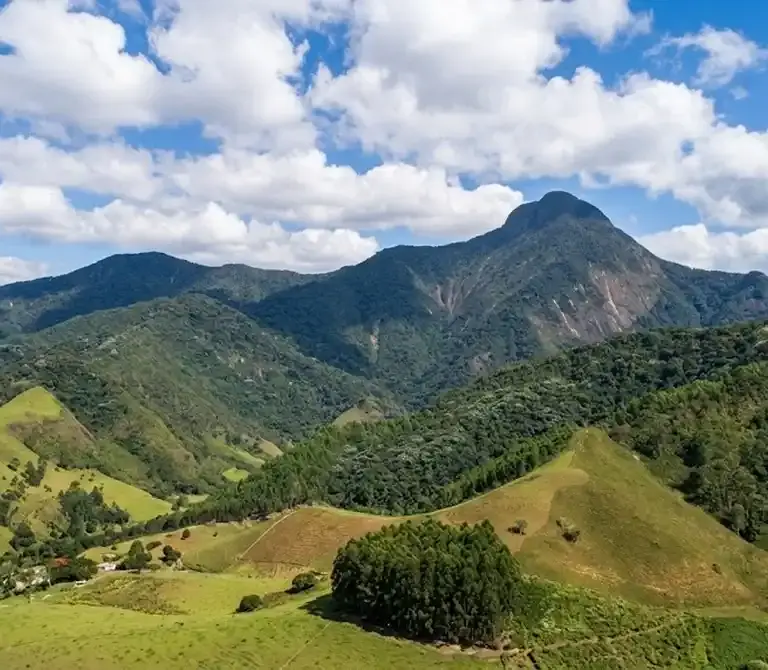 Divino de São Lourenço turismo: cachoeiras e pousadas