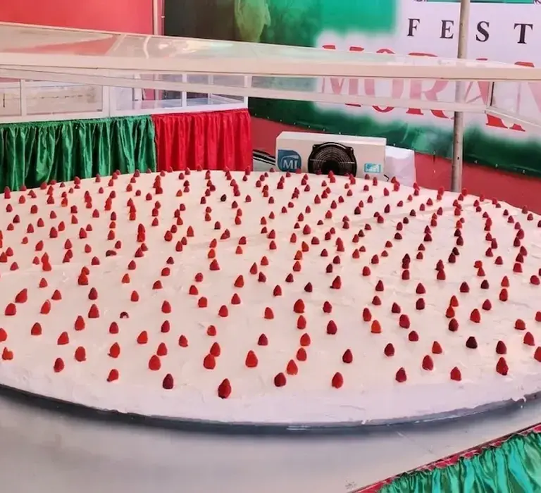 Festa do Morango em Pedra Azul: veja história, origem, época tradicional, localização, atrações, valores quando divulgados e dicas do que fazer por perto.