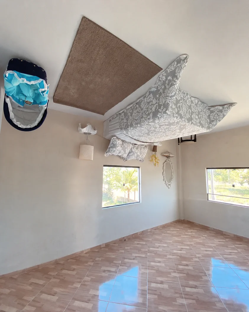 Interior da Casa de Cabeça Para Baixo em Guriri