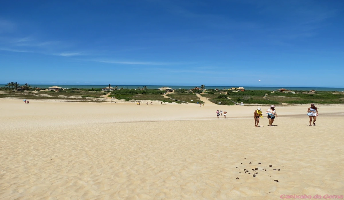 Dunas de Itaúnas no Espírito Santo com paisagem natural preservada