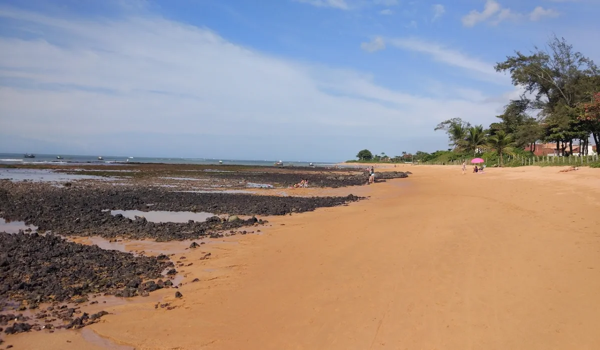 Orla de Manguinhos perto da Praia da Chaleirinha