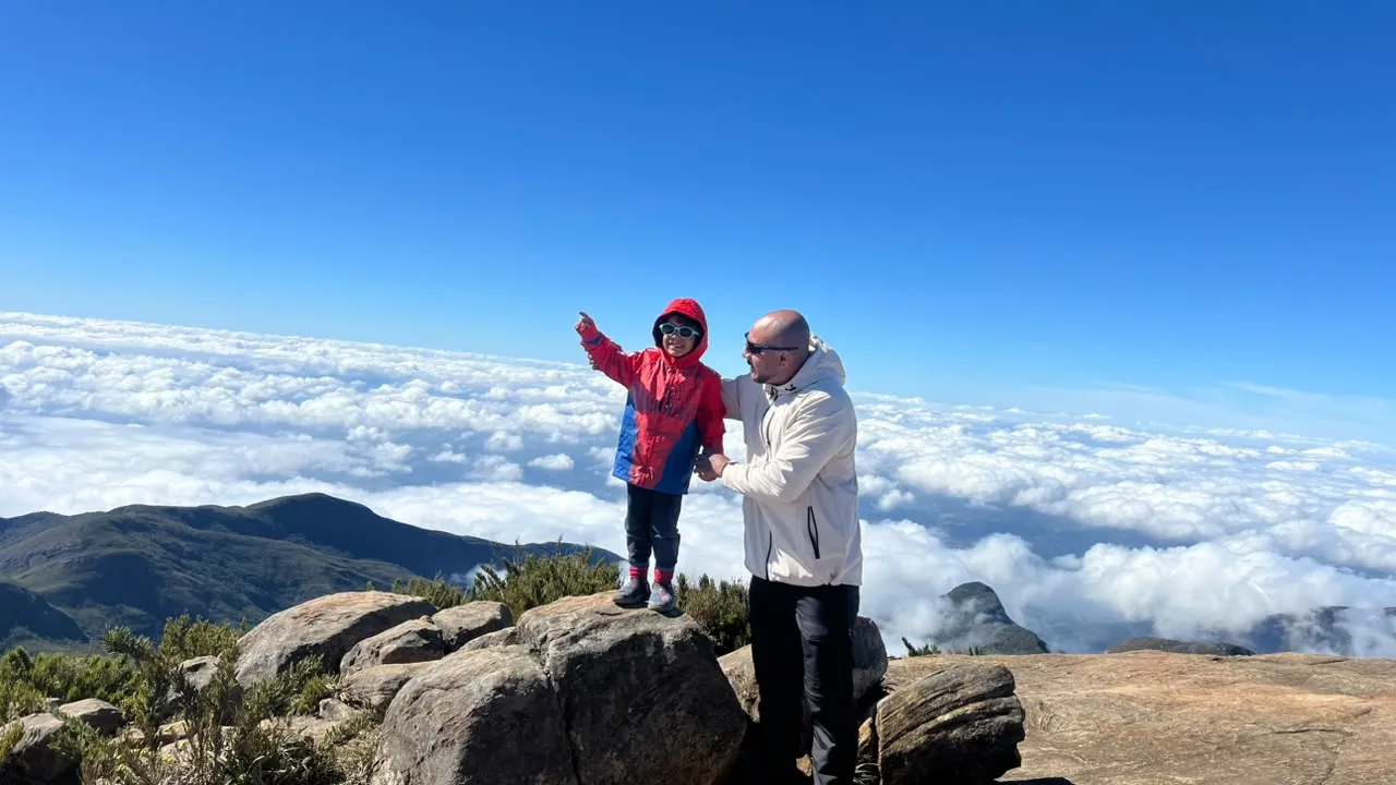 Pai e filho em trilha vivem aventura inesquecível no ES