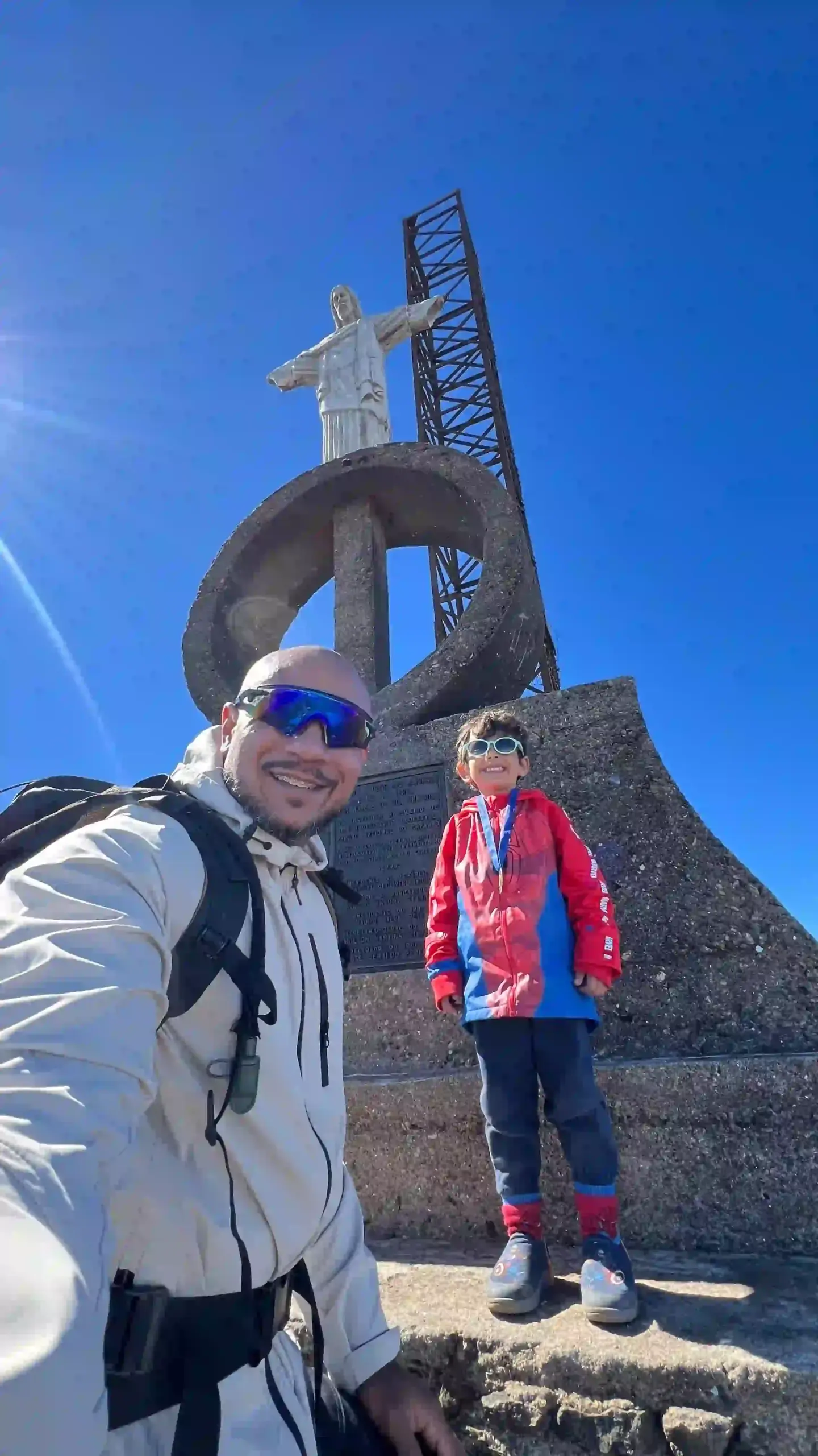 Pai e filho em trilha vivem aventura inesquecível no ES