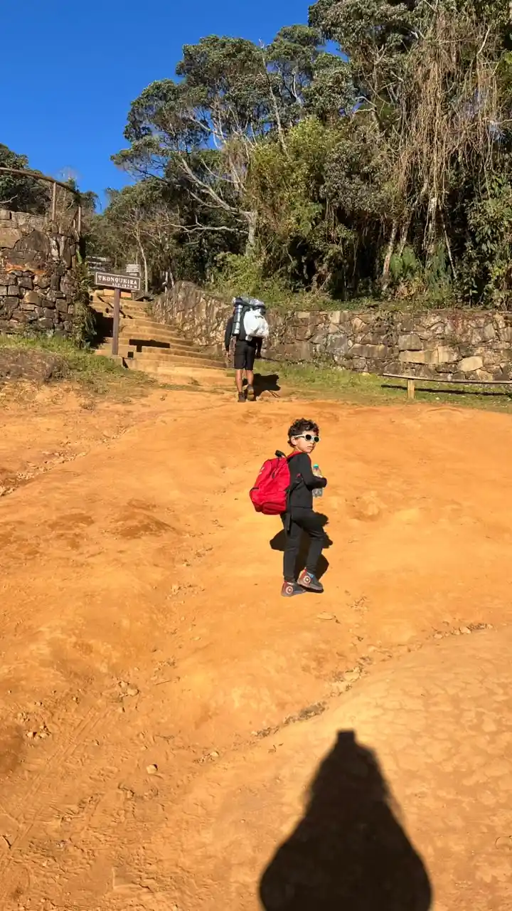 Pai e filho em trilha vivem aventura inesquecível no ES