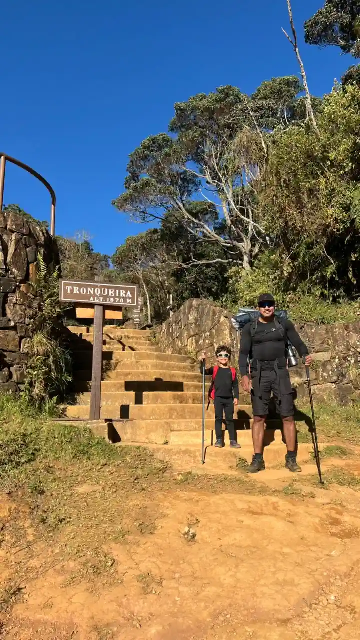 Pai e filho em trilha vivem aventura inesquecível no ES
