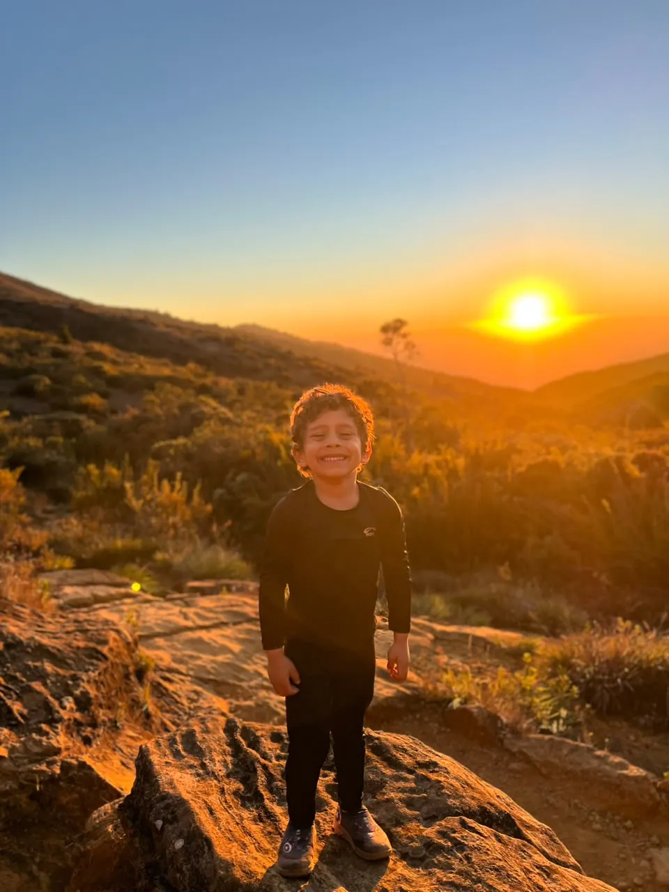 Pai e filho em trilha vivem aventura inesquecível no ES
