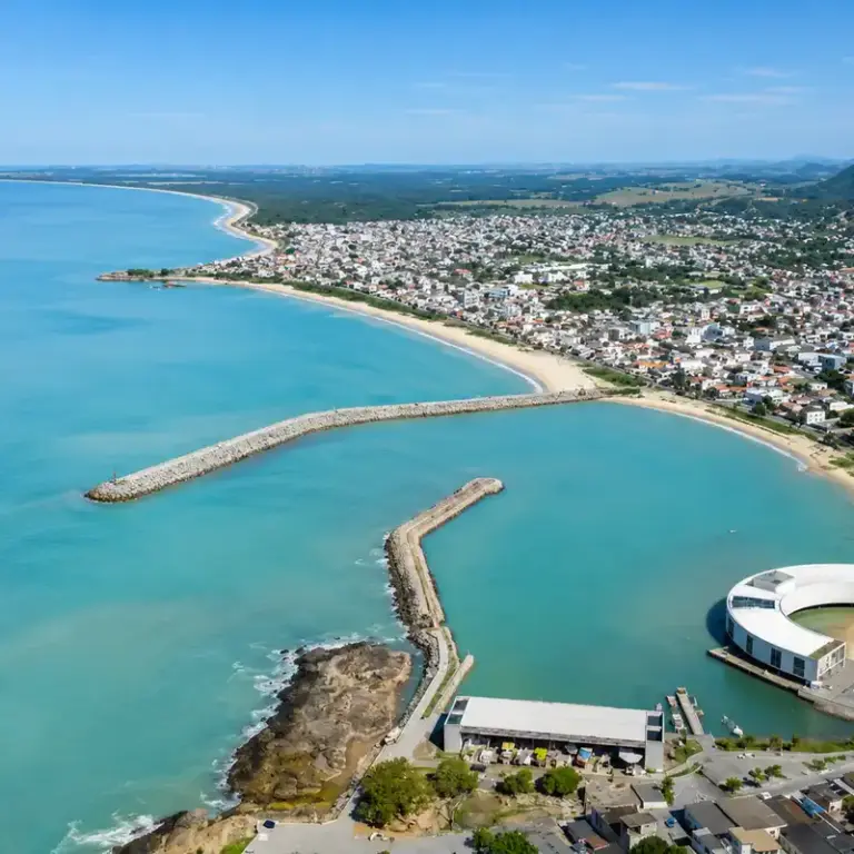 Praia de Itaipava e o Famoso Píer em Itapemirim