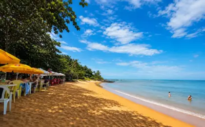 Praia dos Padres em Aracruz no litoral norte do Espírito Santo