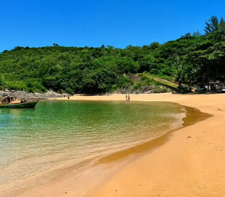 Praias para ir com crianças no Espírito Santo: 7 opções