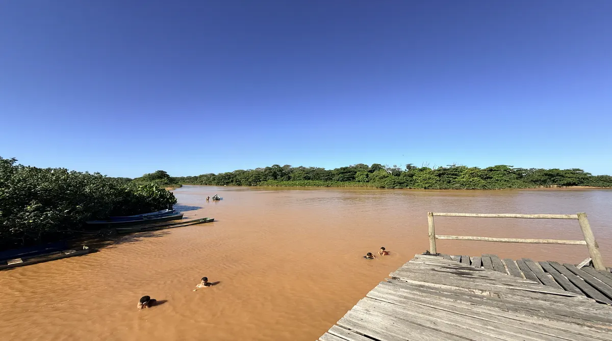 Paisagem da praia e da Vila de Regência no litoral de Linhares