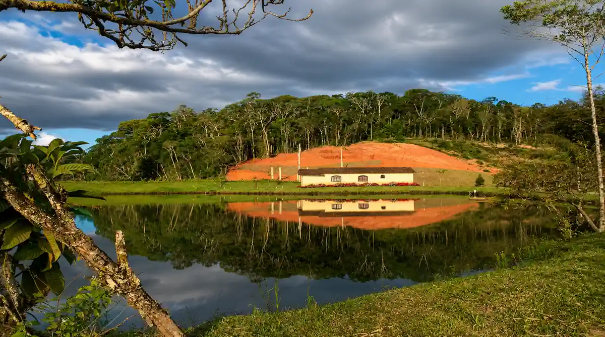 Paisagem montanhosa da Rota das Três Santas no Espírito Santo
