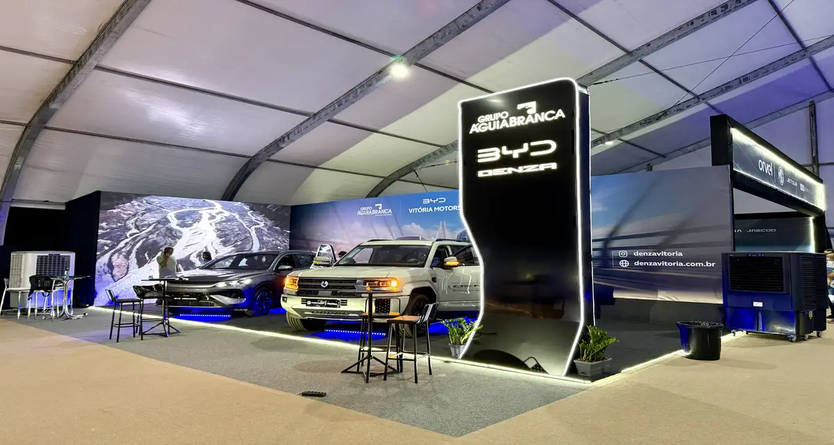 Área de mobilidade elétrica do Electric Summit na Praça do Papa em Vitória