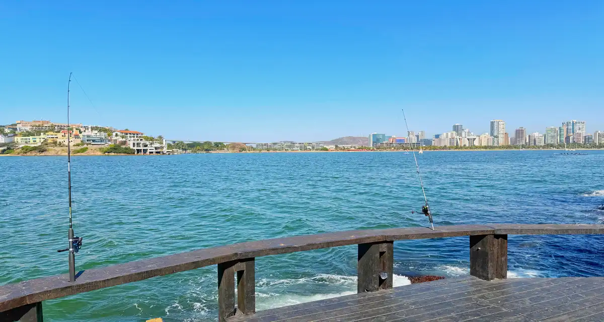 Deck da Ilha do Frade com vista para o mar em Vitória, Espírito Santo